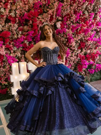 Publicação do Buffet Melvalen no Instagram: festa de 15 anos com decoração azul