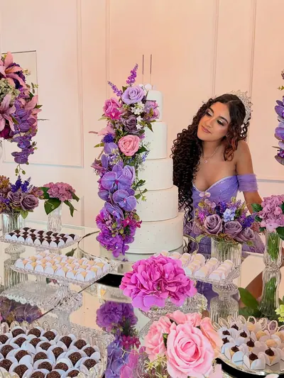 Publicação do Buffet Melvalen no Instagram: festa de 15 anos, com bolo