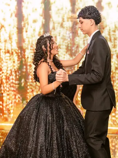 Publicação do Buffet Melvalen no Instagram: valsa na festa de 15 anos